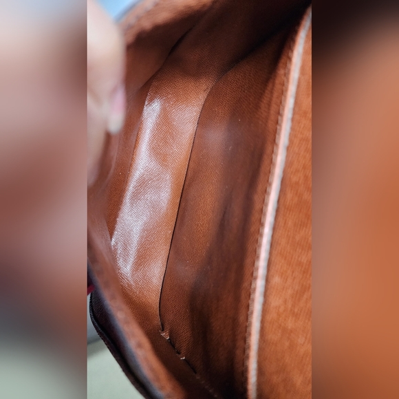 Louis Vuitton St. Cloud pm (smallest size). 1988 Int pocket glued shut. - Picture 7 of 16